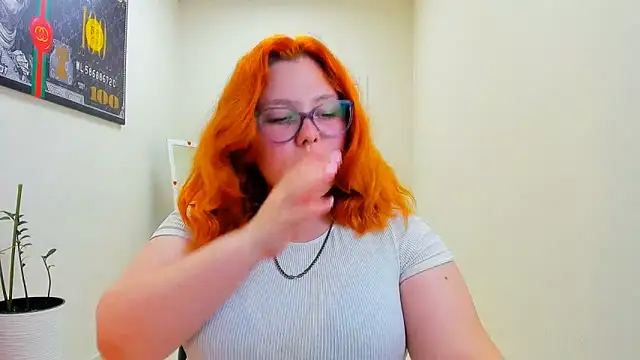 Sala de chat ao vivo de Aillia-Rous