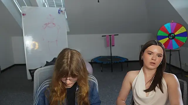 AriaAstra's Live Chat Room