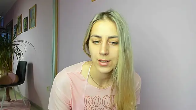 Monica_Luno Adlı Modelin Canlı Sohbet Odası
