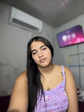 alanna22 Adlı Modelin Canlı Sohbet Odası