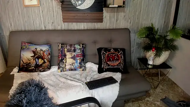 Alucarda666 Adlı Modelin Canlı Sohbet Odası
