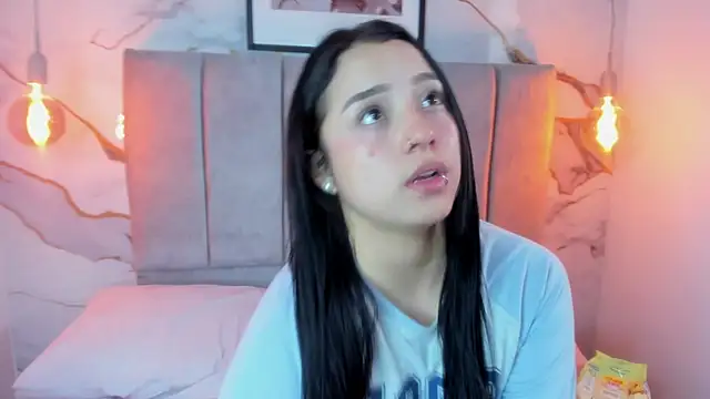 חדר צ'אט בשידור חי של Leah_Brm