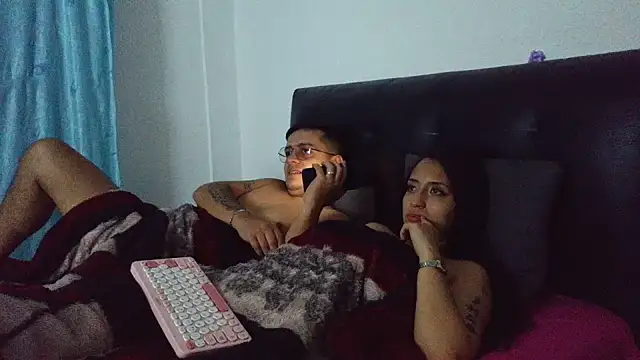 غرفة دردشة max_and_lilu2 المباشرة
