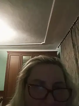 AureliaSky598 Adlı Modelin Canlı Sohbet Odası