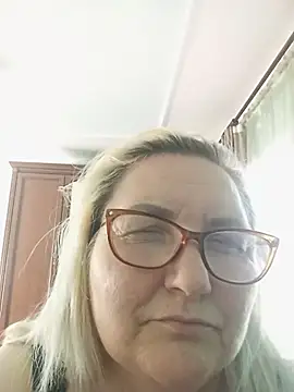 AureliaSky598 Adlı Modelin Canlı Sohbet Odası