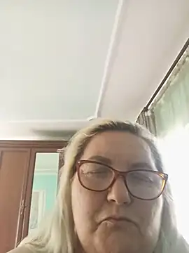 AureliaSky598 Adlı Modelin Canlı Sohbet Odası
