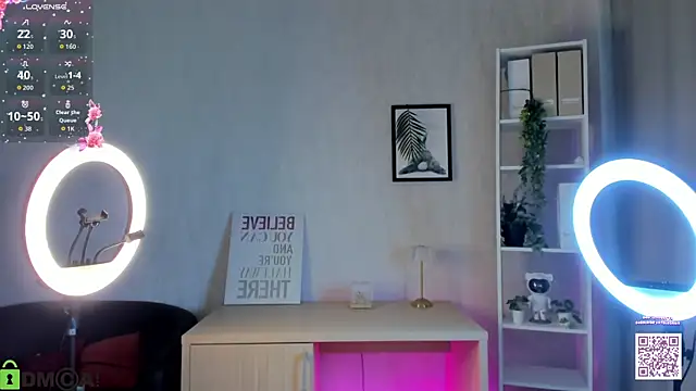Pokój czatu na żywo – Lessi_Panic