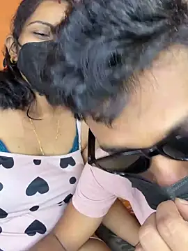 Živá chatovací místnost hornycouple096