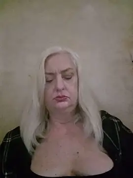 חדר צ'אט בשידור חי של Julia20X