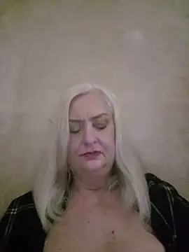 חדר צ'אט בשידור חי של Julia20X