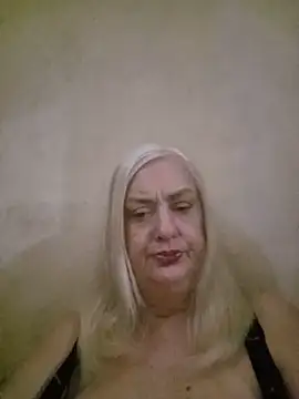 חדר צ'אט בשידור חי של Julia20X
