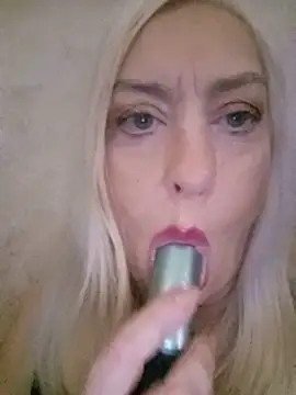 Julia20X Adlı Modelin Canlı Sohbet Odası