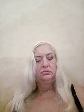 Julia20X Adlı Modelin Canlı Sohbet Odası