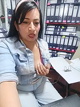 ZOE-WILDER_'s Live Chat Room