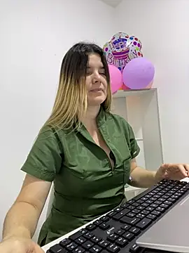 amelia_16 Adlı Modelin Canlı Sohbet Odası