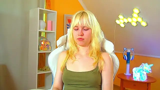 Онлайн чат HannahHollis