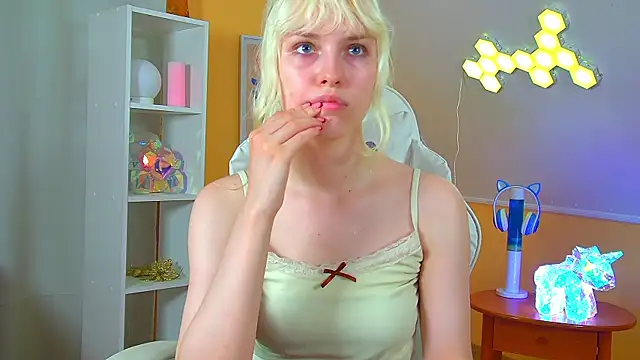 HannahHollis Adlı Modelin Canlı Sohbet Odası