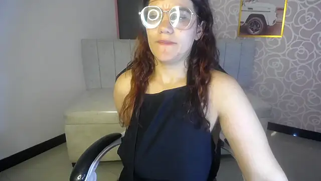 Scarlett_jhonson_ch Adlı Modelin Canlı Sohbet Odası