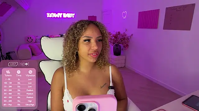 RomyIndyXXXn Live chat-huone