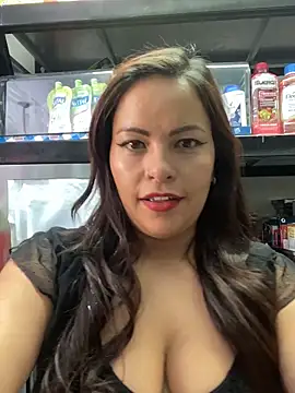 Chatroom en direct de MIA_ROSSEEE