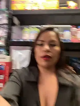 MIA_ROSSEEE's Live Chat Room