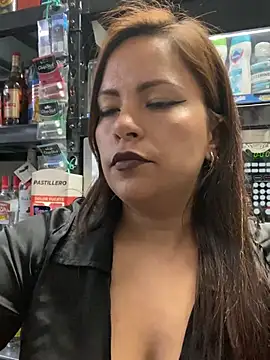 MIA_ROSSEEE লাইভ চ্যাট রুম