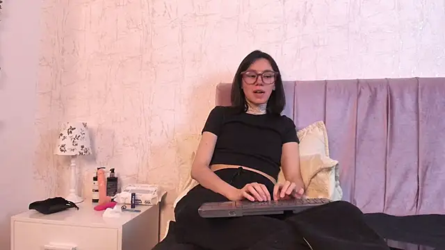 Chat soba uživo modela Alis_Roze