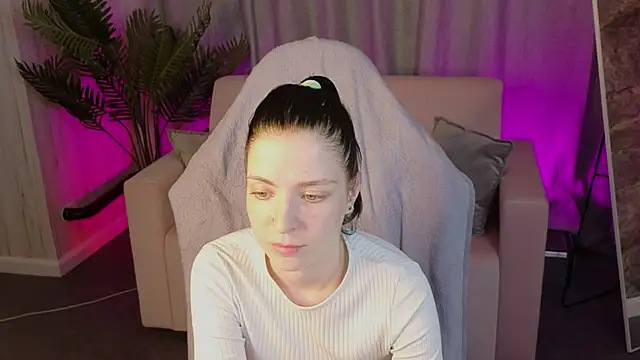 KatyWoodman élő chatszobája