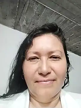 Dayis_2 Adlı Modelin Canlı Sohbet Odası
