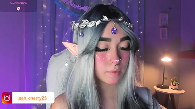 Leah_cherry Adlı Modelin Canlı Sohbet Odası