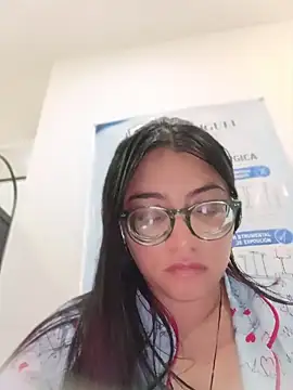 SOFI__10 Adlı Modelin Canlı Sohbet Odası