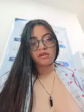 SOFI__10 Adlı Modelin Canlı Sohbet Odası