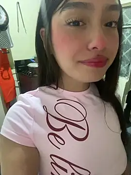 Miakittyyy Adlı Modelin Canlı Sohbet Odası