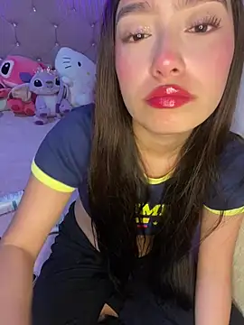 Miakittyyy's Live Chat Room