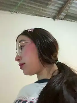 Miakittyyy Adlı Modelin Canlı Sohbet Odası