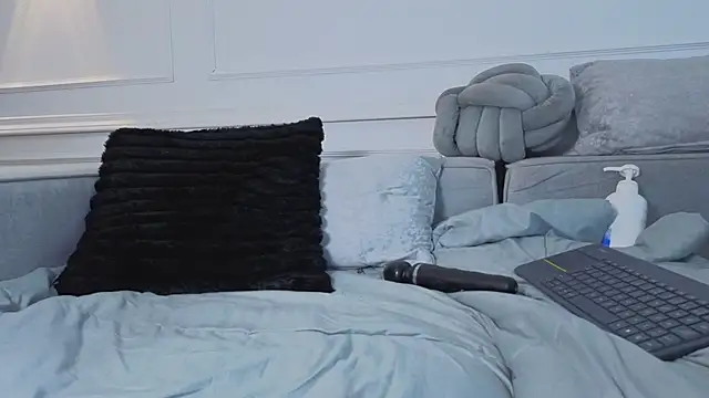 giigii_hadidd élő chatszobája