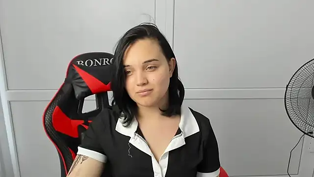 Živá chatovací místnost Caroline_cutte