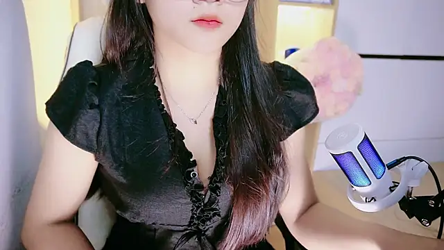 غرفة دردشة Chan_Chann المباشرة