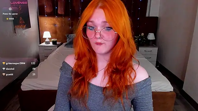 Emilly_Hiil – Naživo chatovacia miestnosť