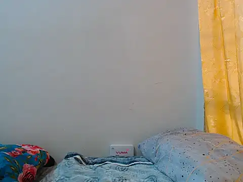 Živá chatovací místnost PetiteEbonyBabe_