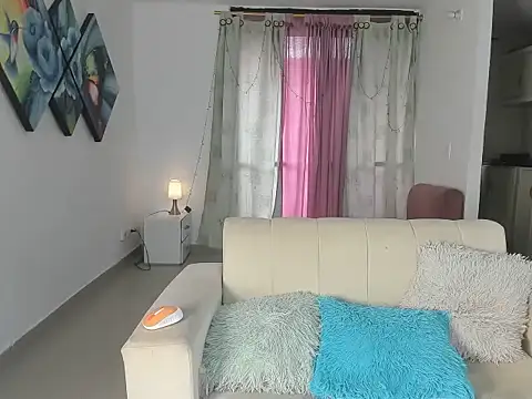 Michellblue Adlı Modelin Canlı Sohbet Odası