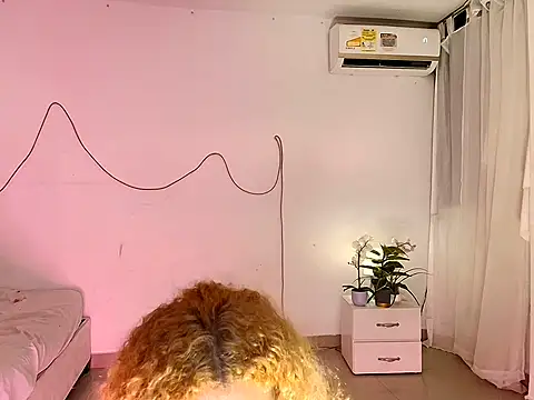 Michellblue Adlı Modelin Canlı Sohbet Odası