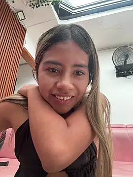 غرفة دردشة Kimmiebellarie المباشرة