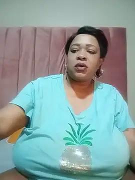 BUSTYQUEEN56_ Cameră chat live