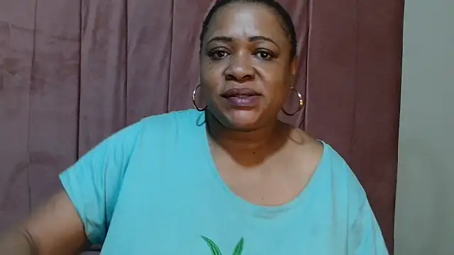 BUSTYQUEEN56_ Cameră chat live