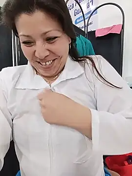 SARA_21-'s Live Chat Room