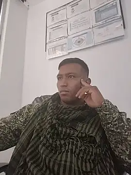 Seks show uživo modela Mateoobbc na kameri