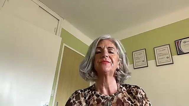 הופעת סקס קאם בשידור חי של NaughtyMonicaUK