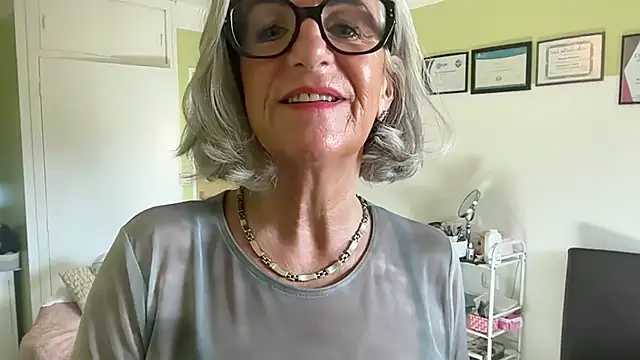 NaughtyMonicaUK live-chat rom