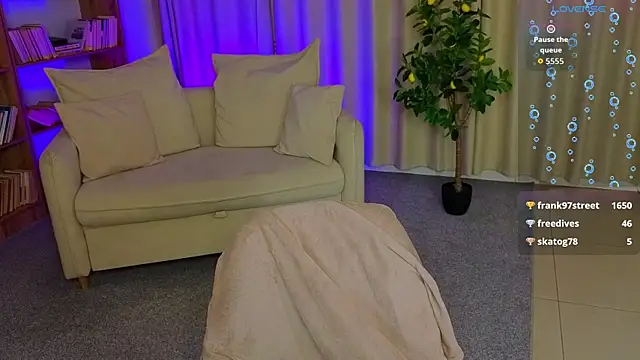 Chat soba uživo modela EricaMoonn